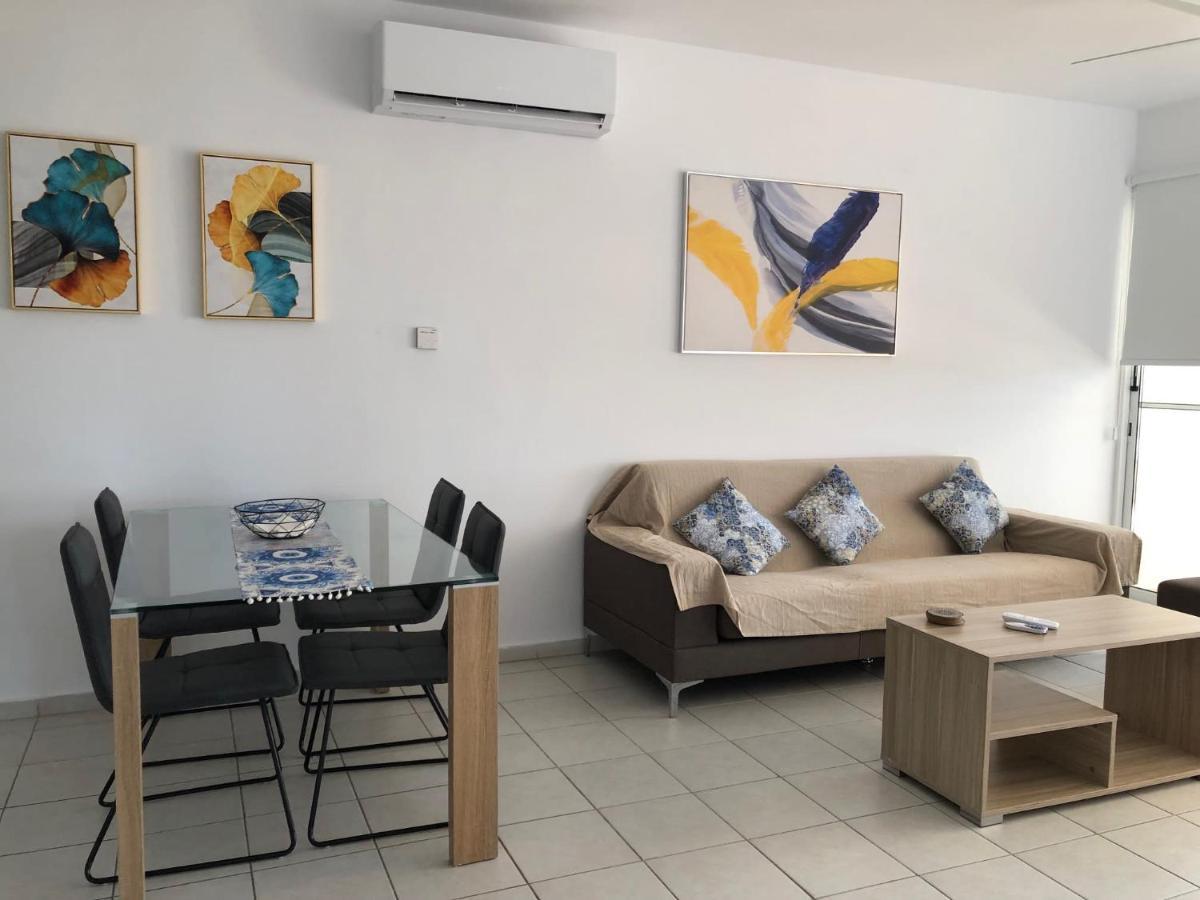 Kings Palace - Spacious 2-bed With Sea Views And Large Patio Apartment