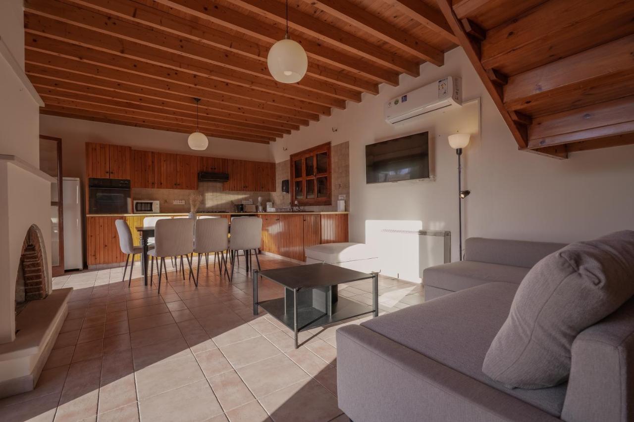Phaedrus Living: Amarakos Villa