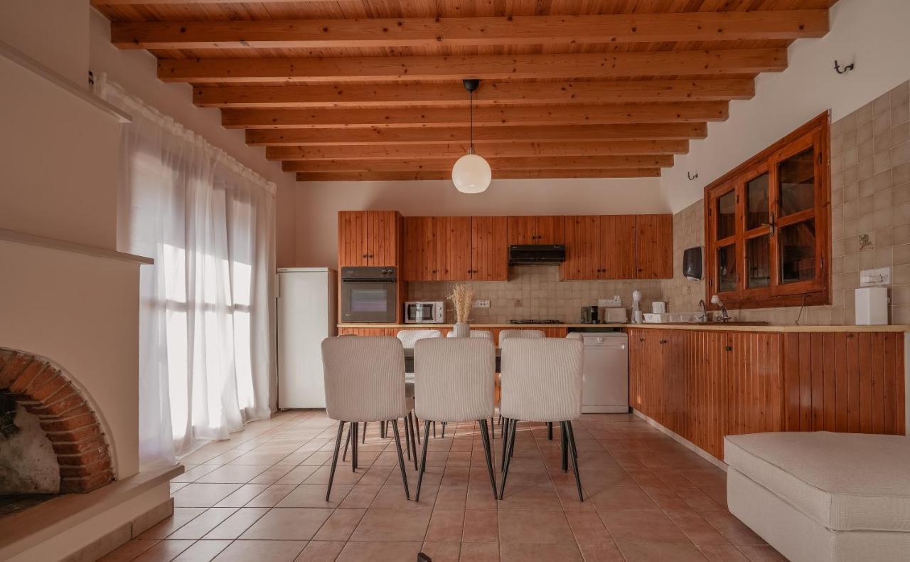 Phaedrus Living: Amarakos Villa *