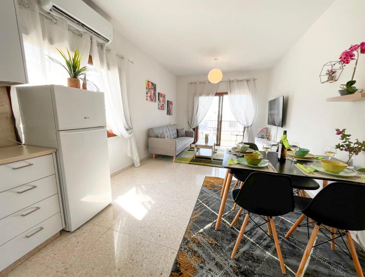 Modern Only 300m From Famous Venus *