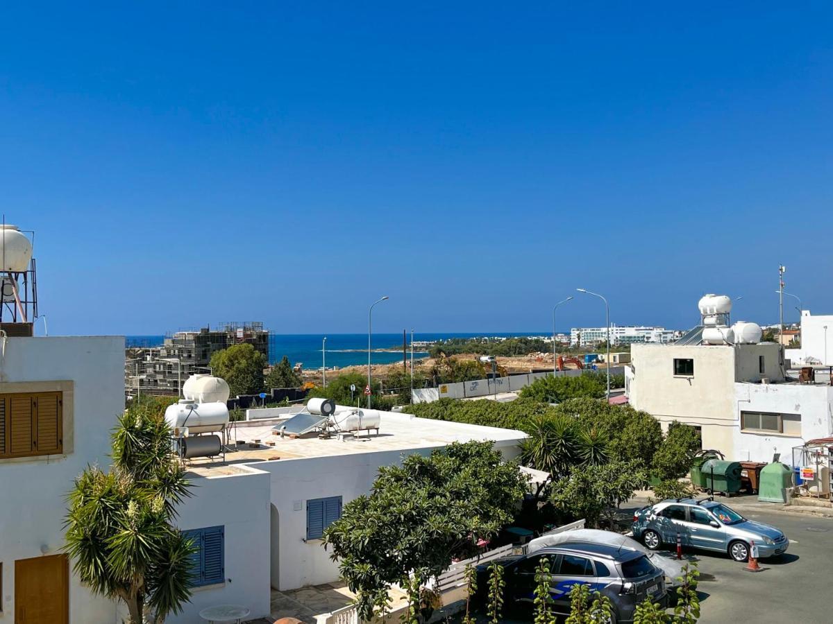 Modern Only 300m From Famous Venus *