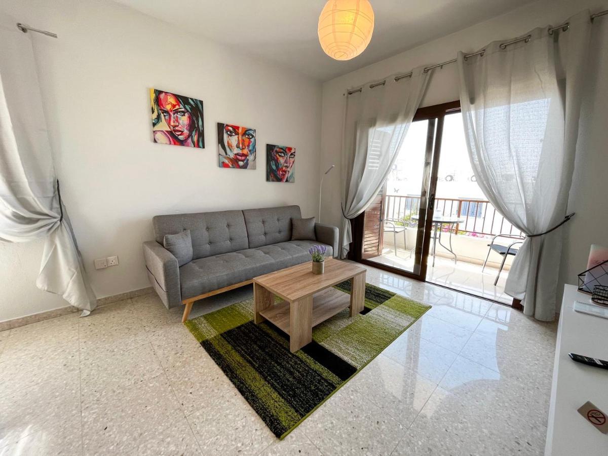 Apartment Modern Only 300m From Famous Venus Paphos