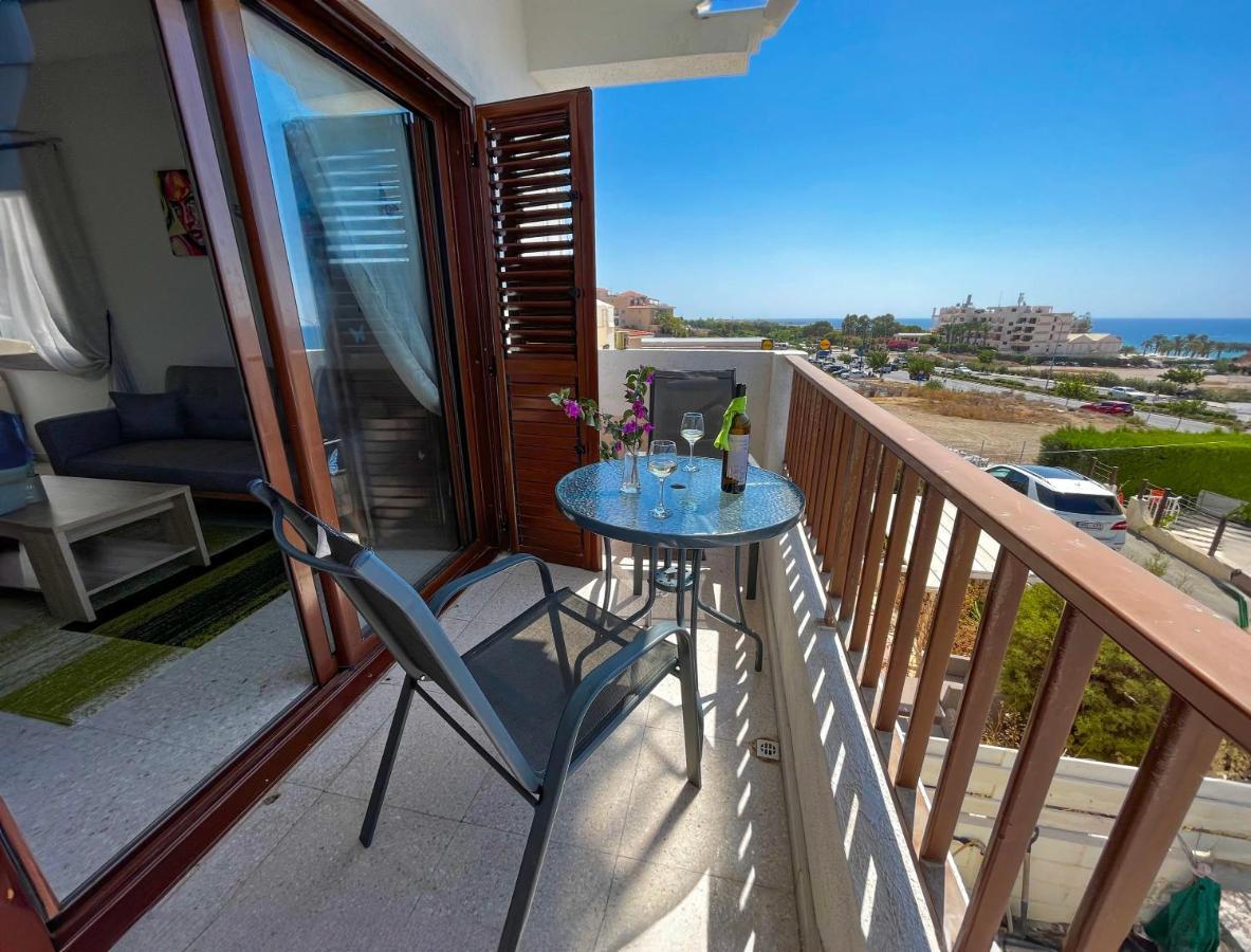 Modern Only 300m From Famous Venus *