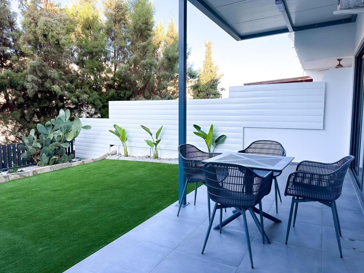 Luxury Garden Apartment