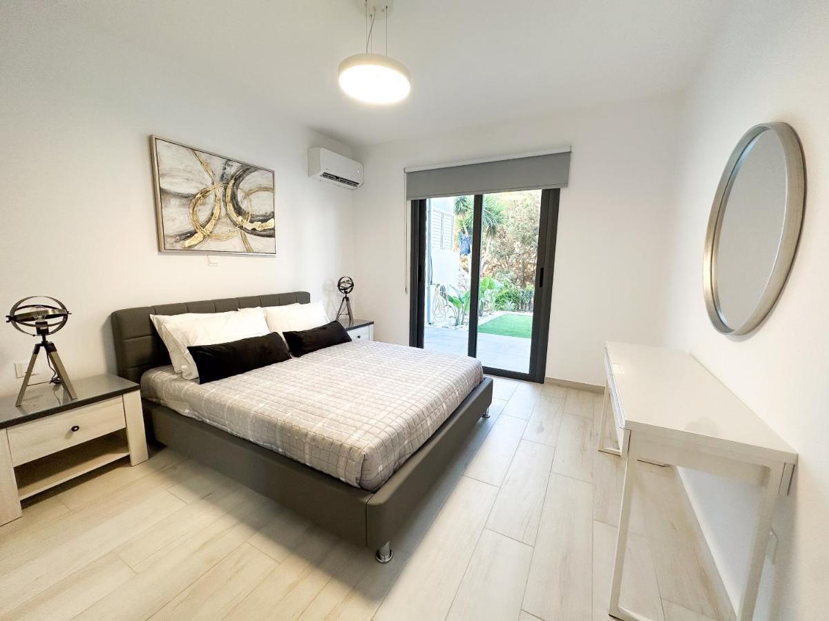 Luxury Garden Apartment