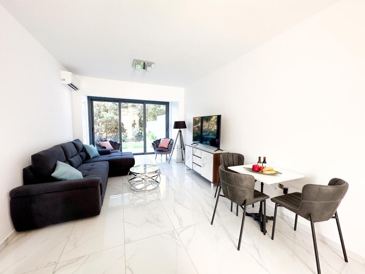 Luxury Garden Apartment *