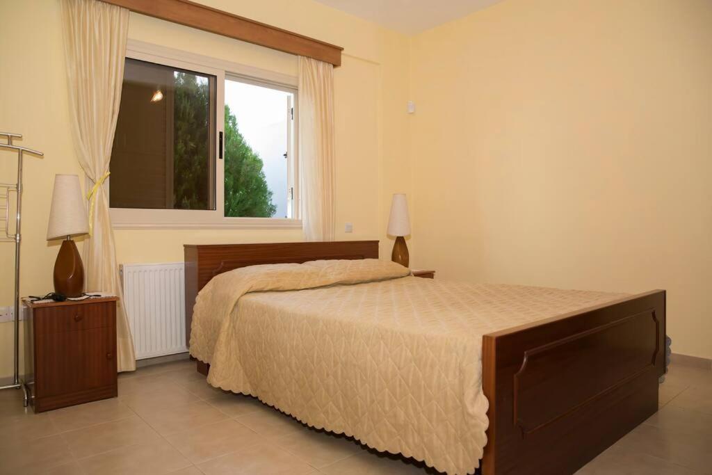 Mouttali * Paphos