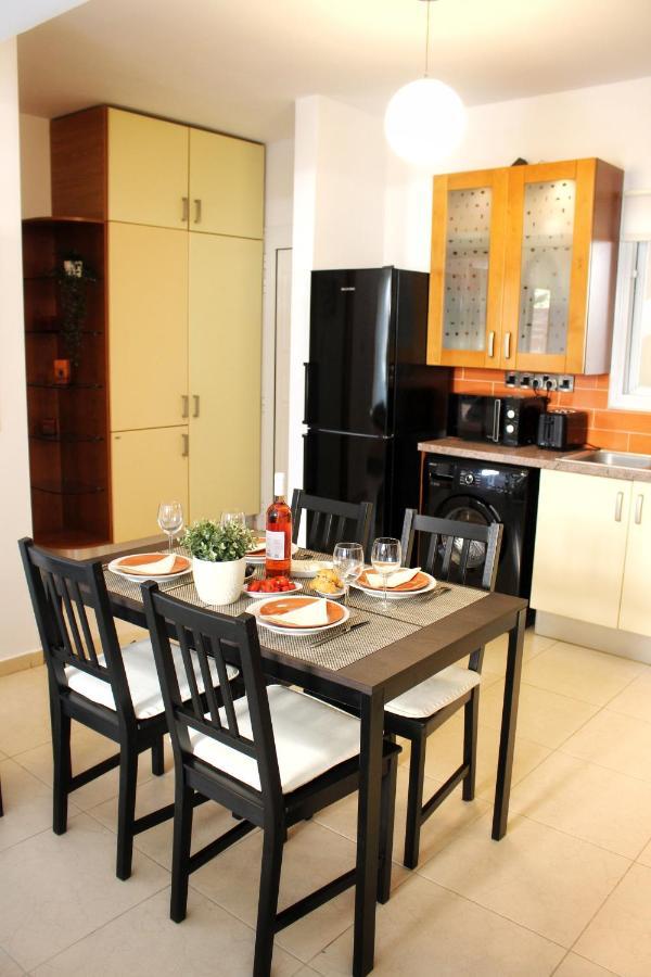 Cozy Poolside Apartment Paphos