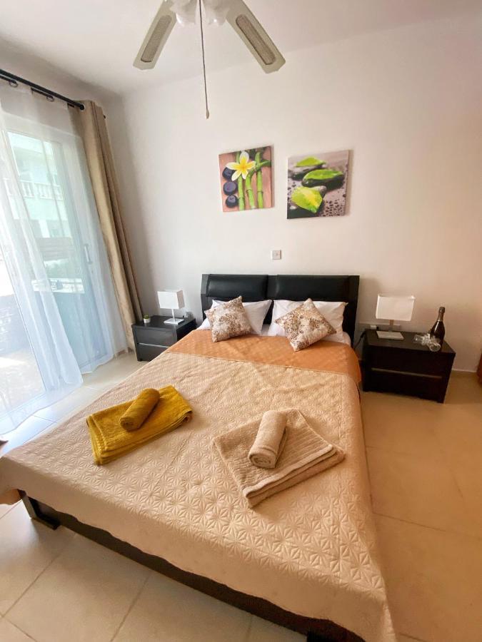 Cozy Poolside Apartment Paphos