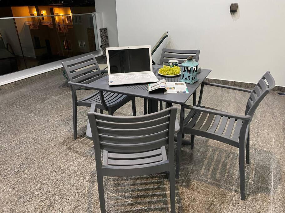 Ev Zin - Modern, Cozy, 1 Bed, Pool, 2 Balconies, A105