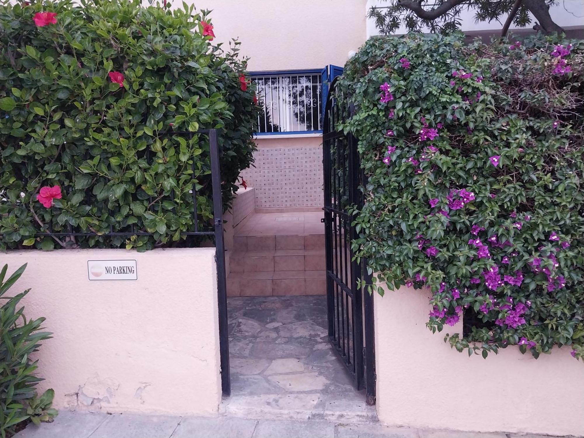 Kings With Private Garden Apartment *