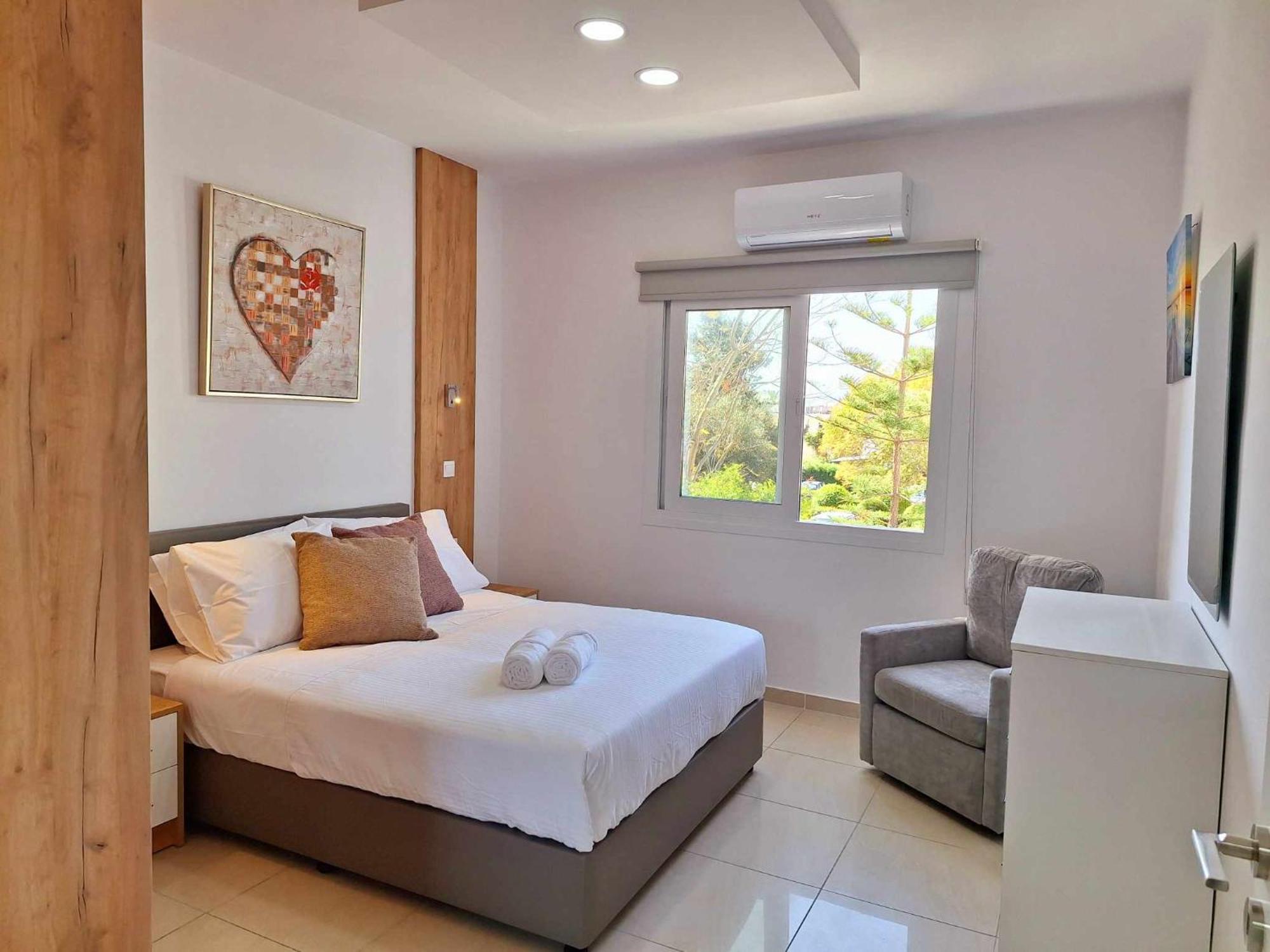 Stylish Kato Close To & Vibrant Harbor Life Apartment *