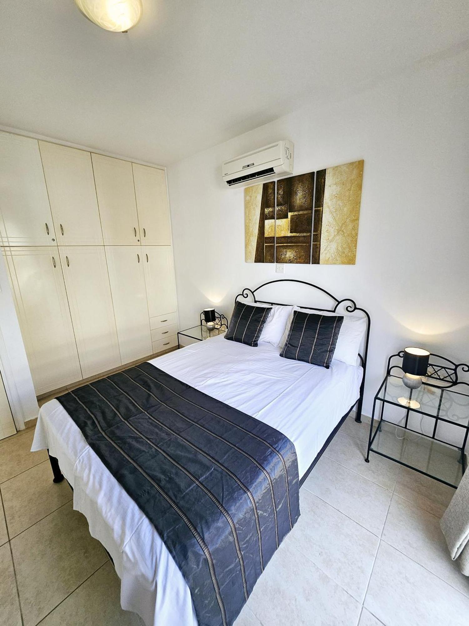 Apartment Delightful Poolside Paphos