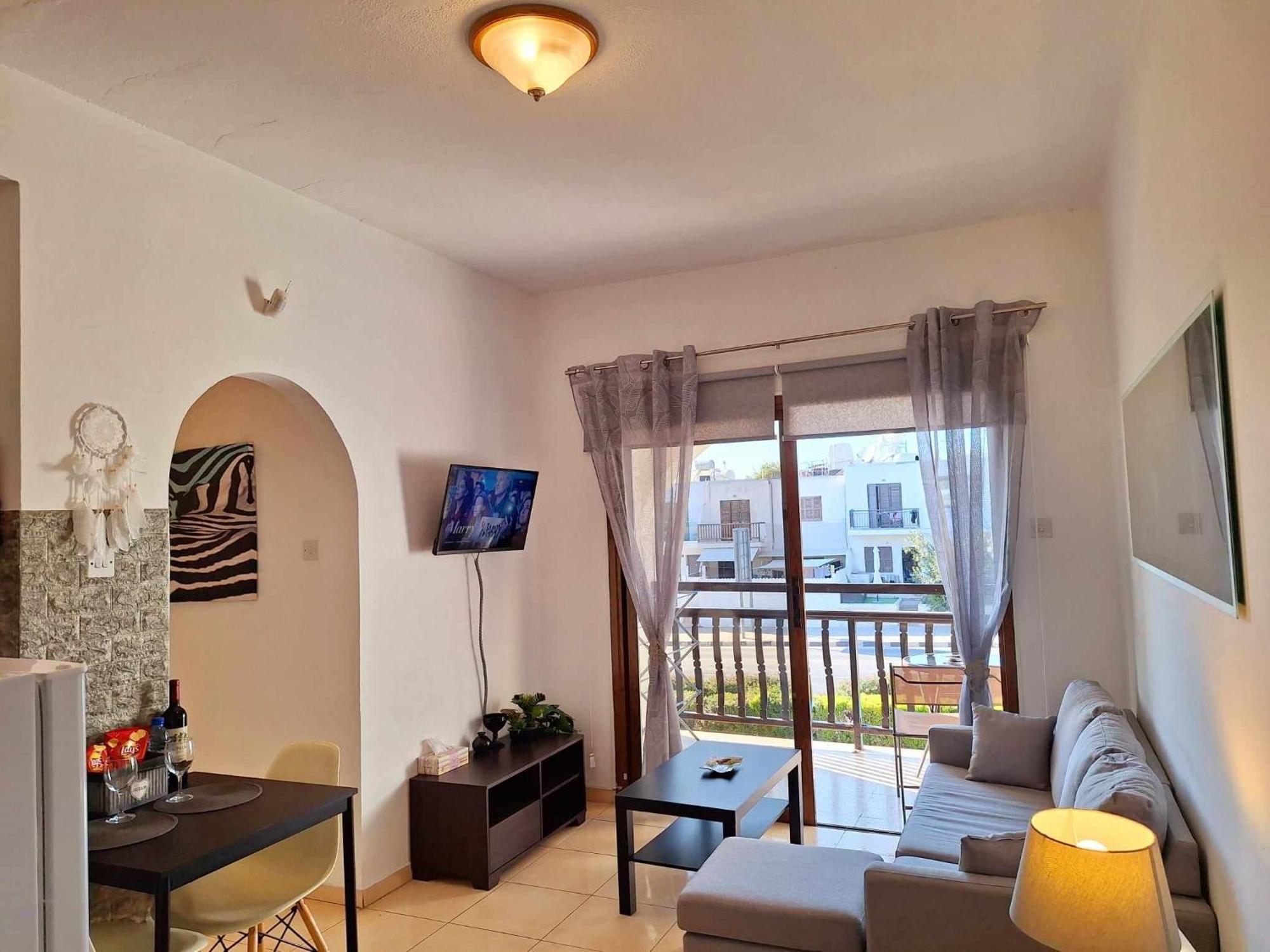 Apartment Kato 400m To The Paphos