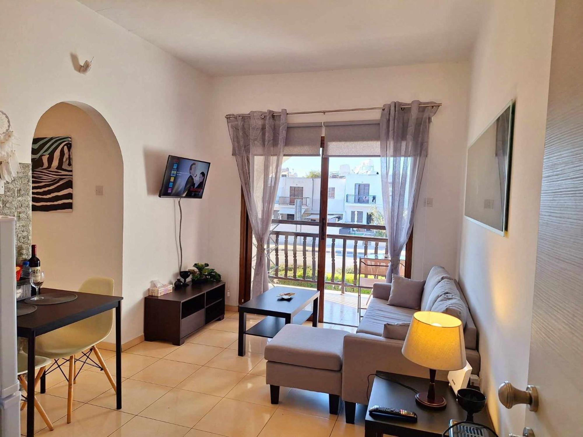Apartment Kato 400m To The Paphos
