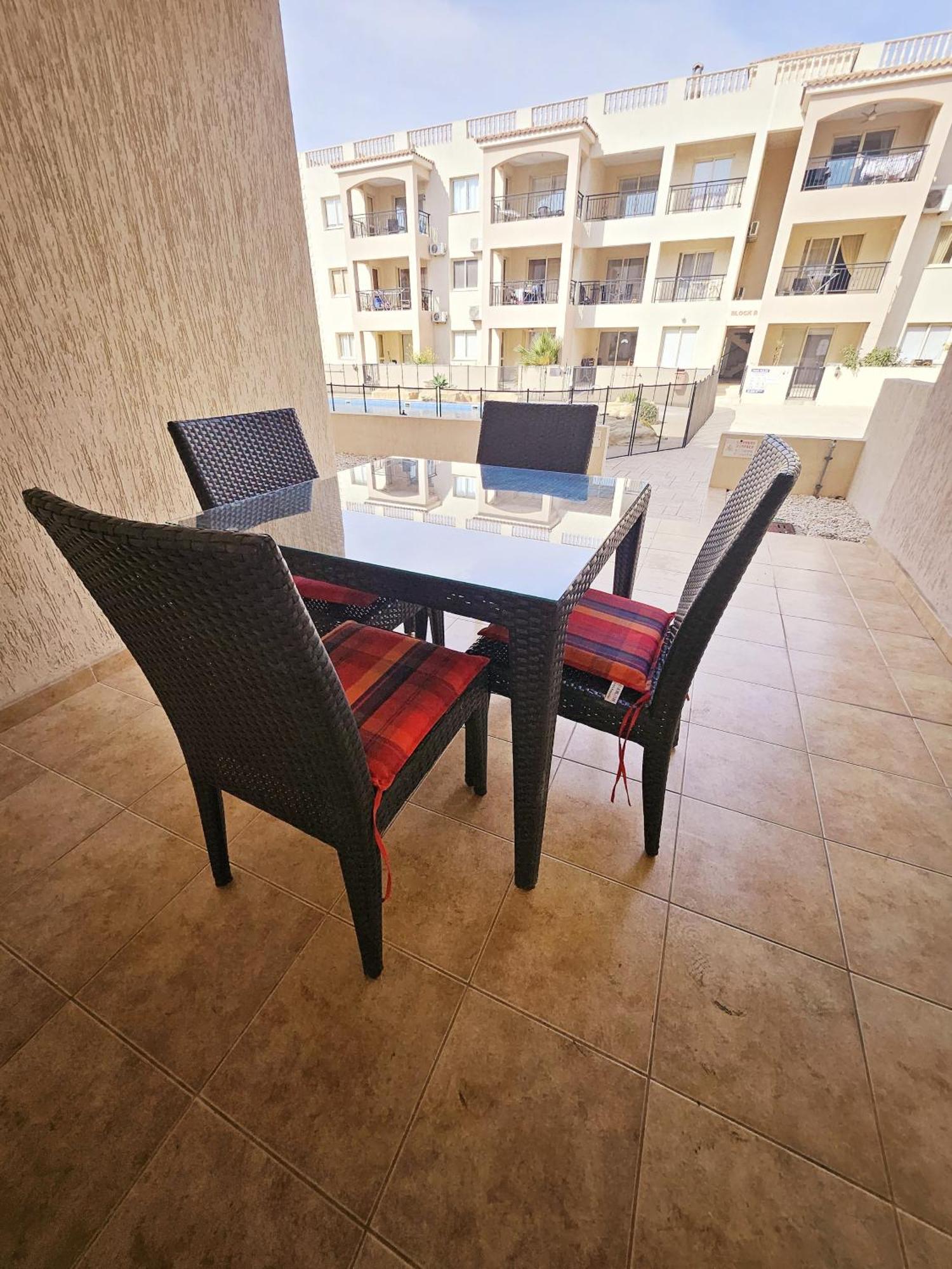 Delightful Poolside Apartment Paphos