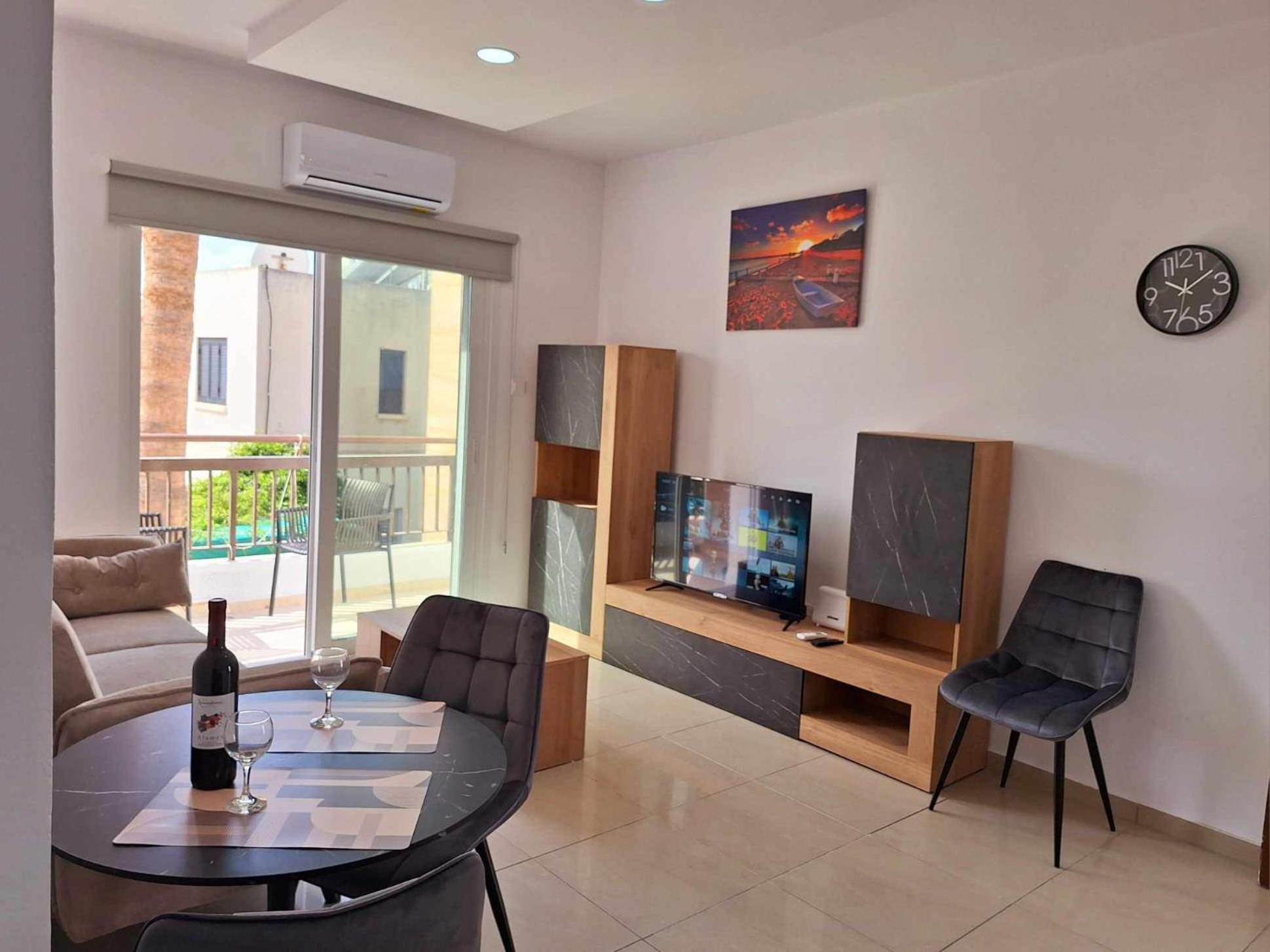 Apartment Stylish Kato Close To & Vibrant Harbor Life *