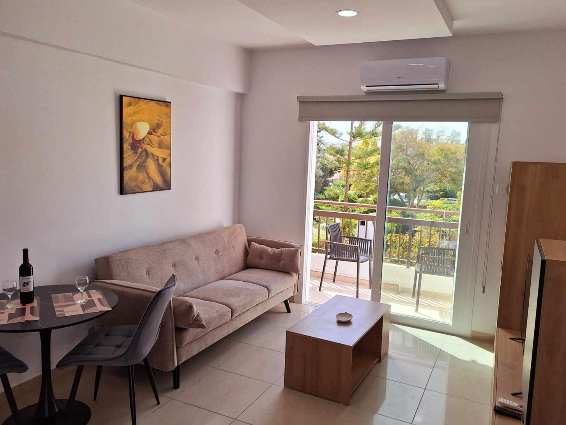 Stylish Kato Close To & Vibrant Harbor Life Apartment *
