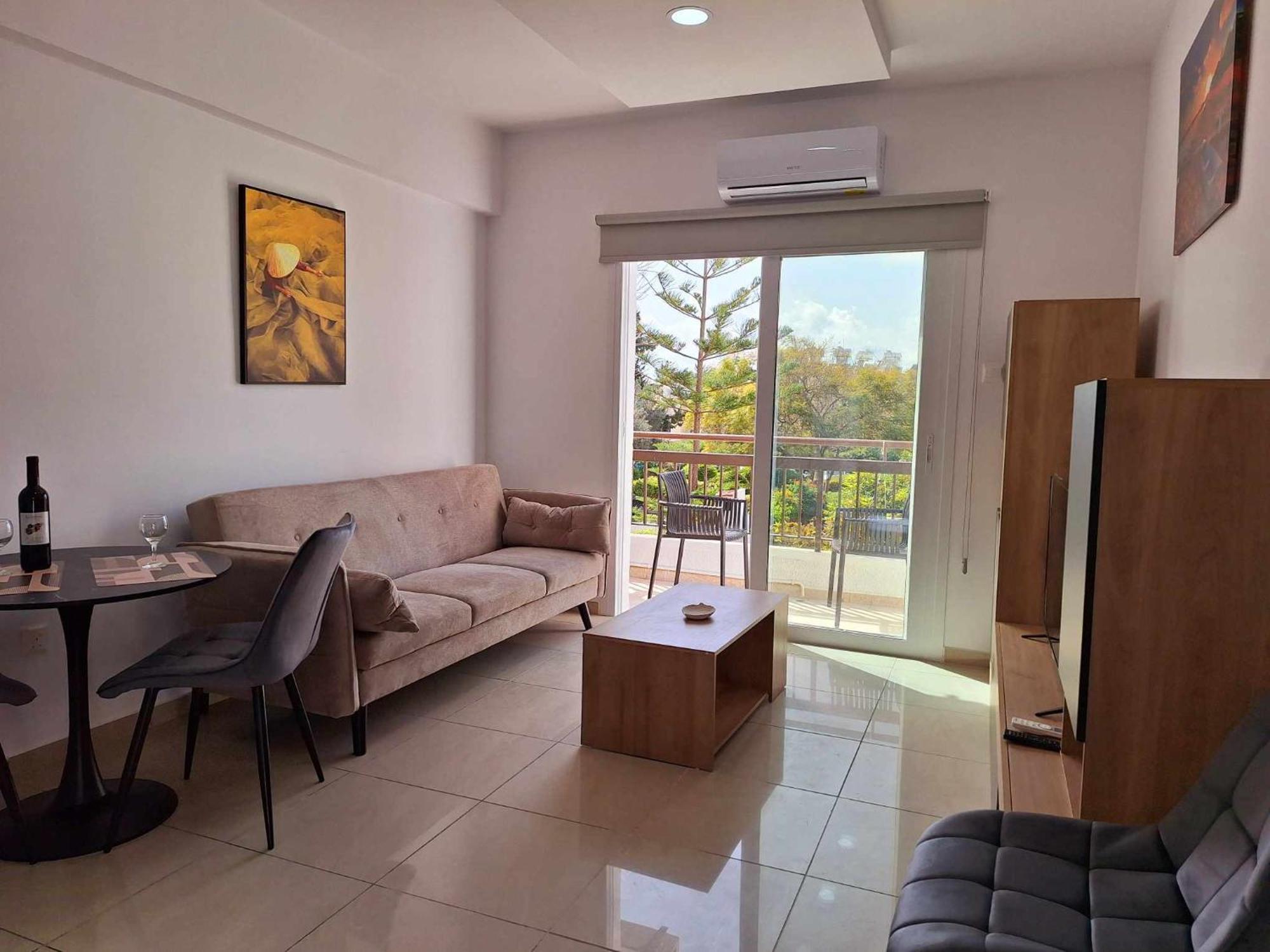 Stylish Kato Close To & Vibrant Harbor Life Apartment Paphos
