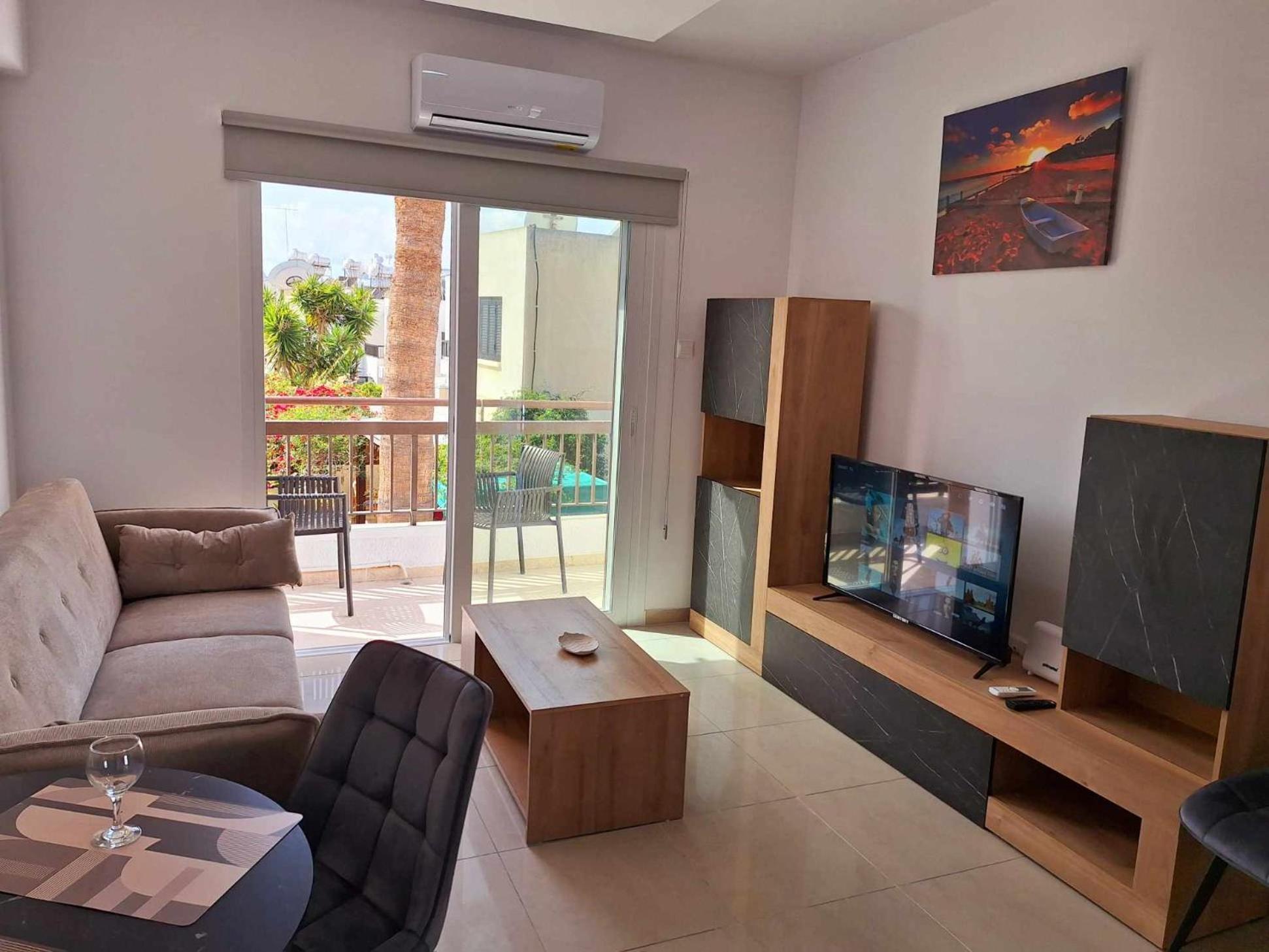 Stylish Kato Close To & Vibrant Harbor Life Apartment