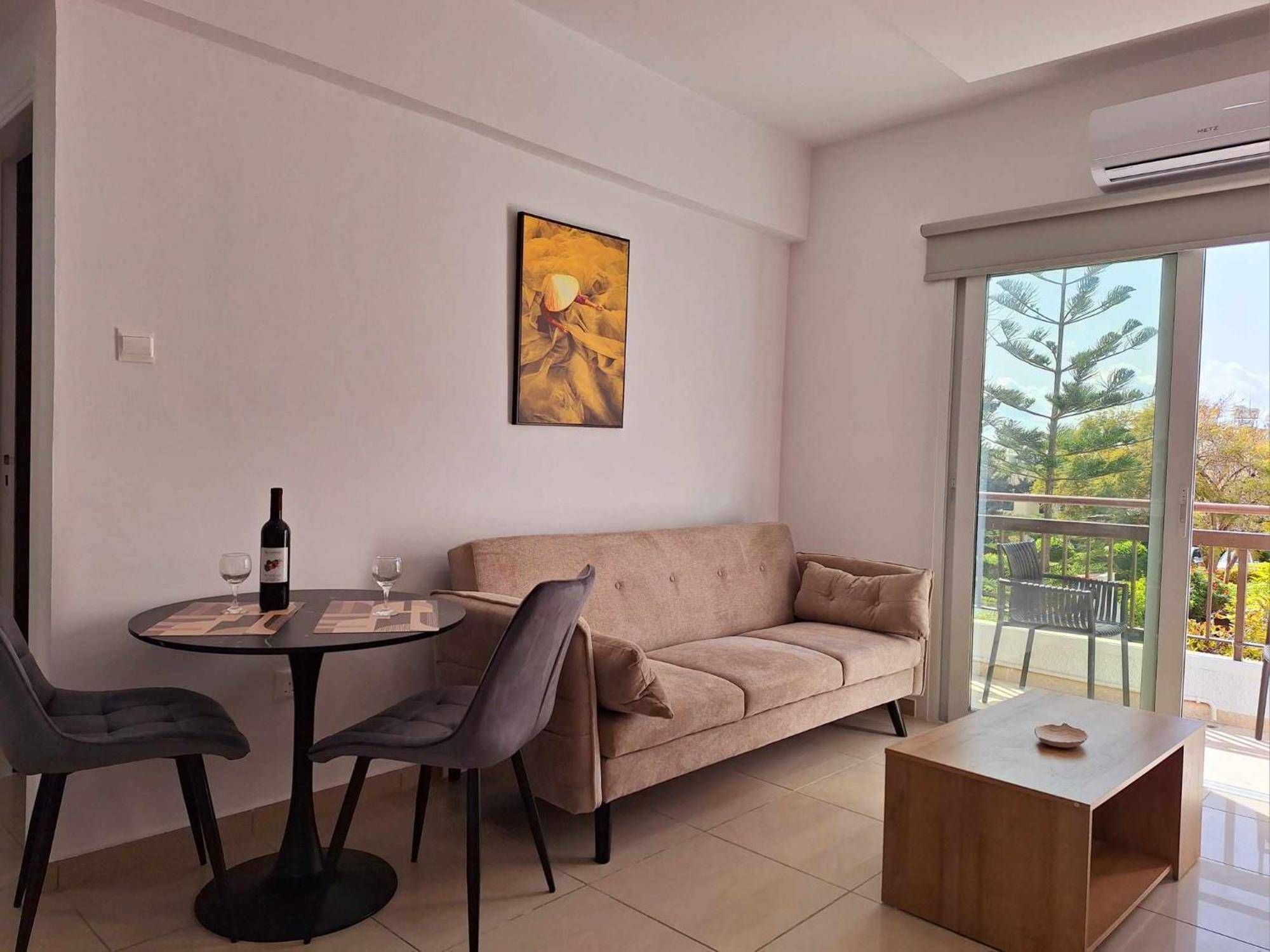 Stylish Kato Close To & Vibrant Harbor Life