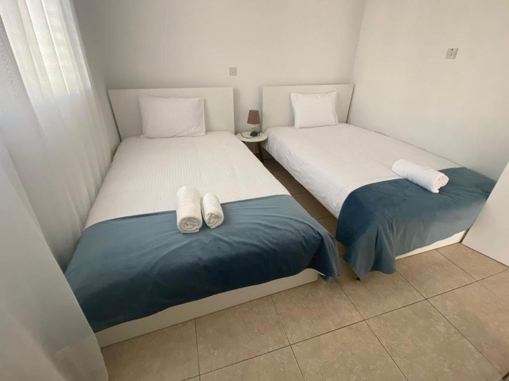 Pool-side 2 Bedroom In Apartment Paphos