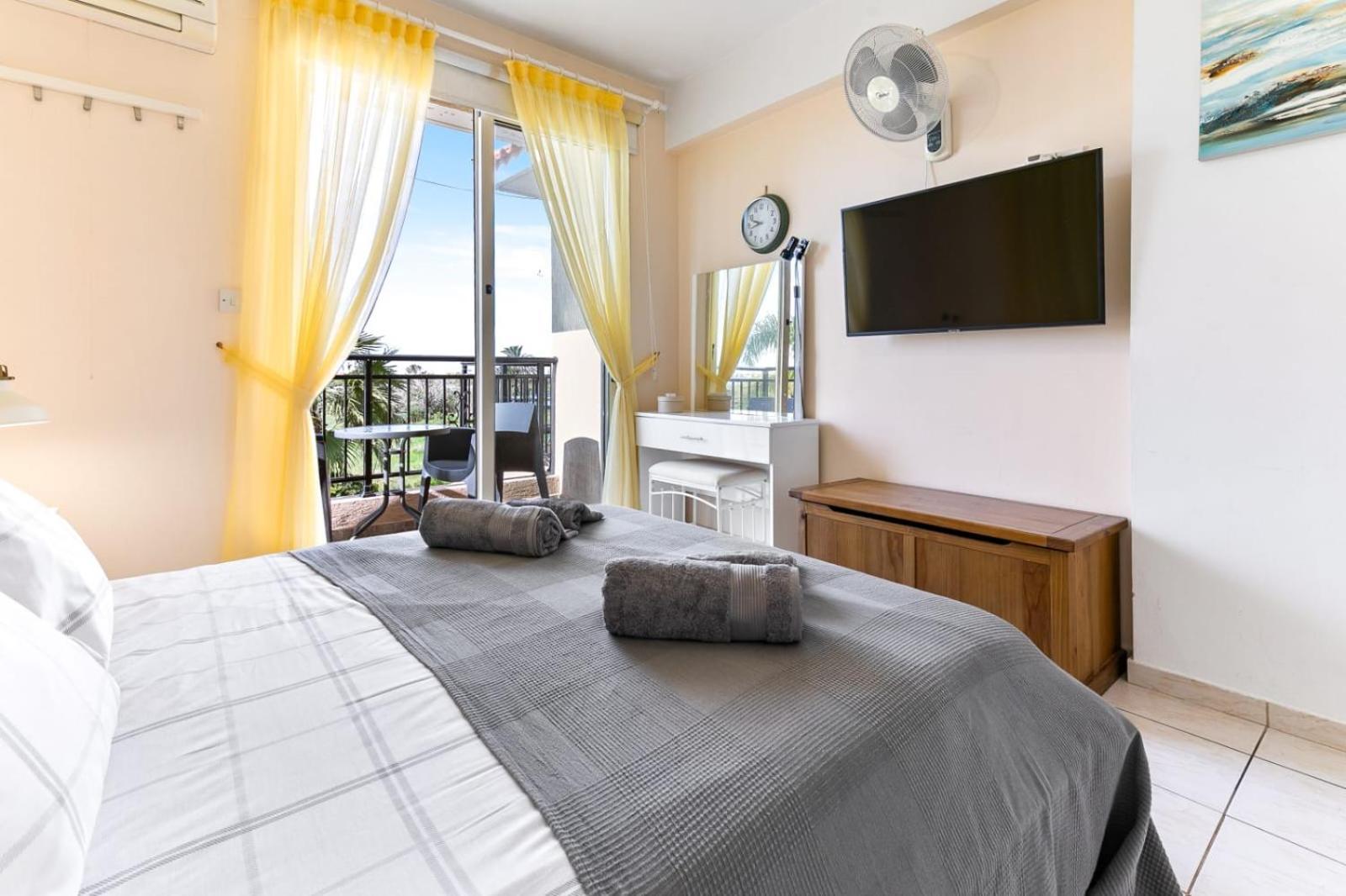 Sunny View - A Stunning With Private Rooftop Ferienpark Paphos