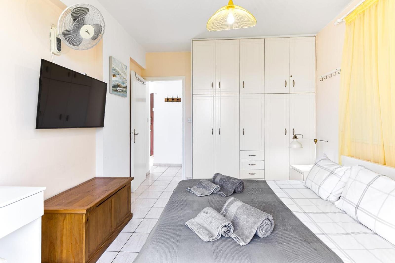 Sunny View - A Stunning With Private Rooftop * Paphos