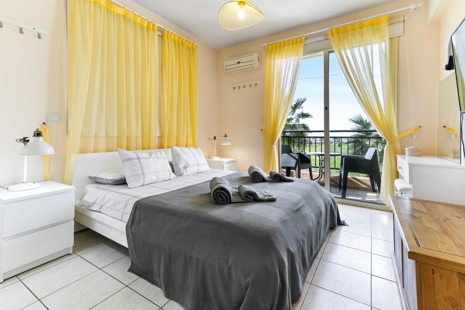 Sunny View - A Stunning With Private Rooftop Ferienpark Paphos