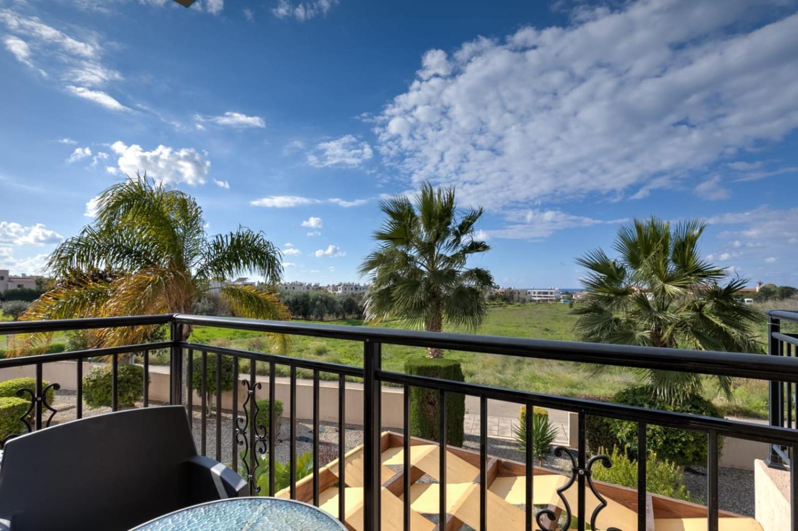 Sunny View - A Stunning With Private Rooftop *