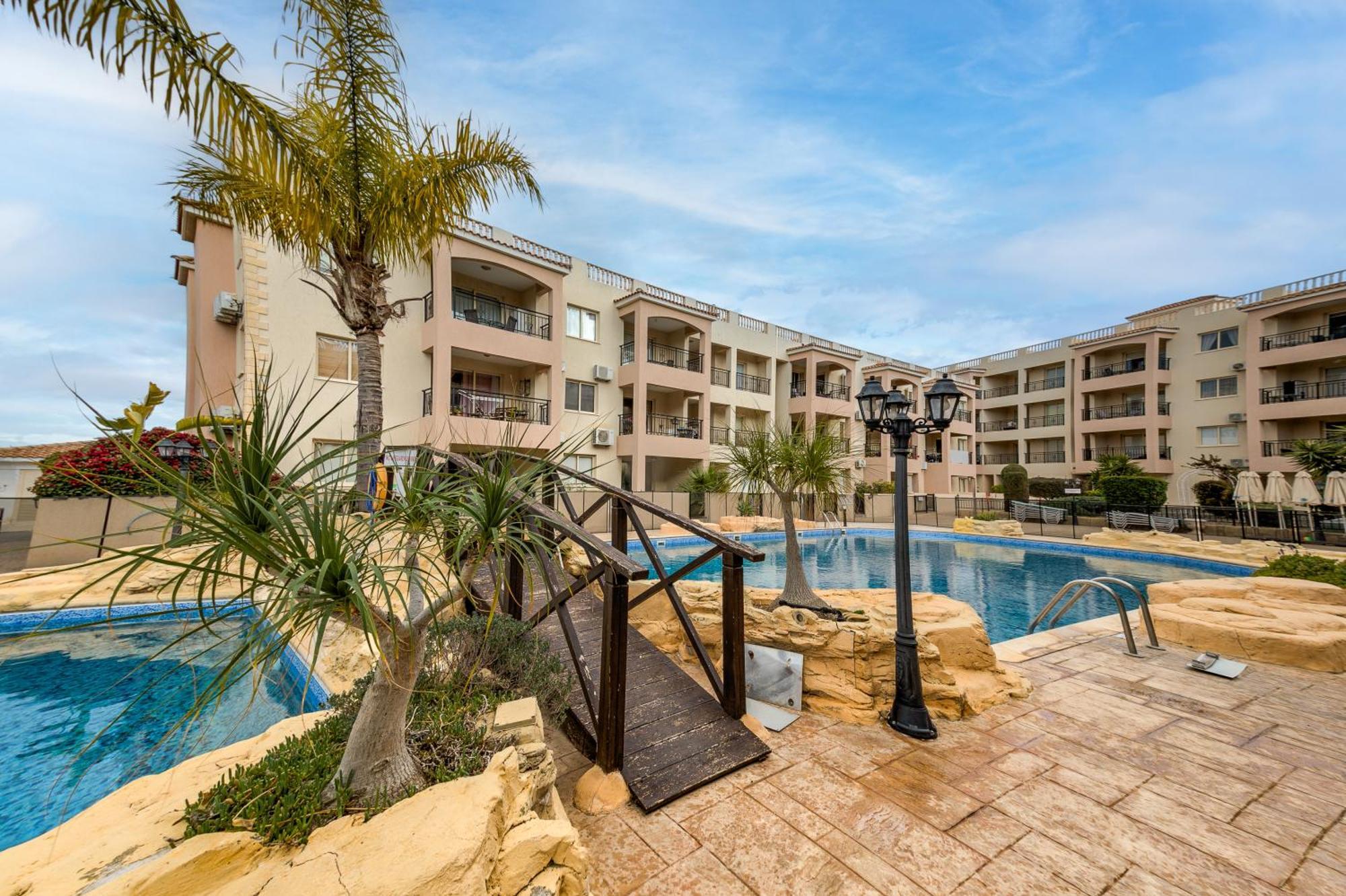 Sunny View - A Stunning With Private Rooftop Ferienpark Paphos