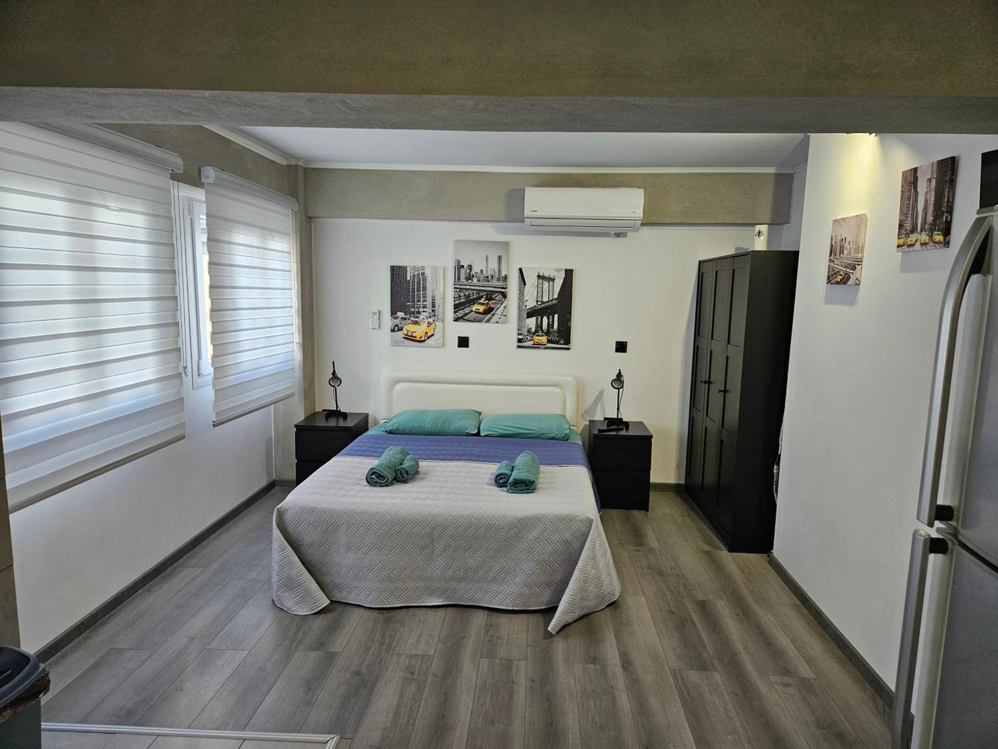Apartment Black & White By Emmelia Group *
