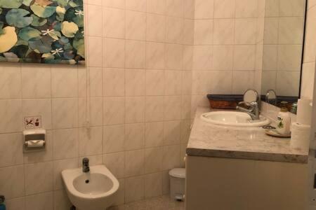 Regina Gardens - Spacious, 3 Bed, Ground Floor Unit With Large Patio Apartment *