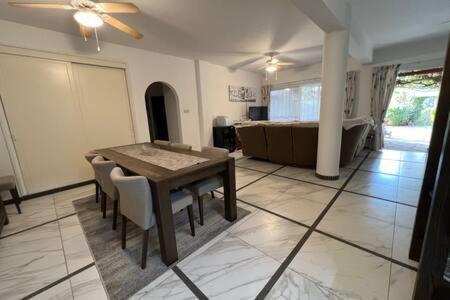 Apartment Regina Gardens - Spacious, 3 Bed, Ground Floor Unit With Large Patio Paphos