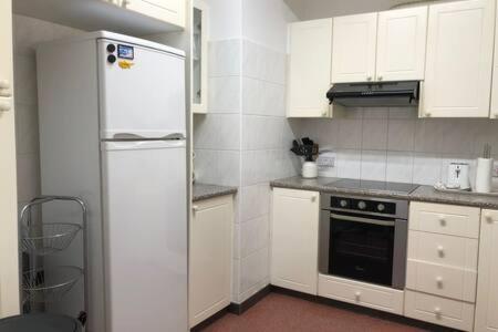 Regina Gardens - Spacious, 3 Bed, Ground Floor Unit With Large Patio Paphos