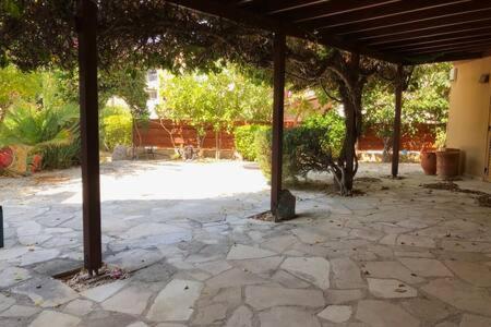 Regina Gardens - Spacious, 3 Bed, Ground Floor Unit With Large Patio Apartment *