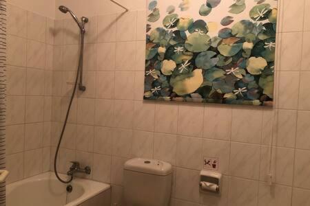 Regina Gardens - Spacious, 3 Bed, Ground Floor Unit With Large Patio *