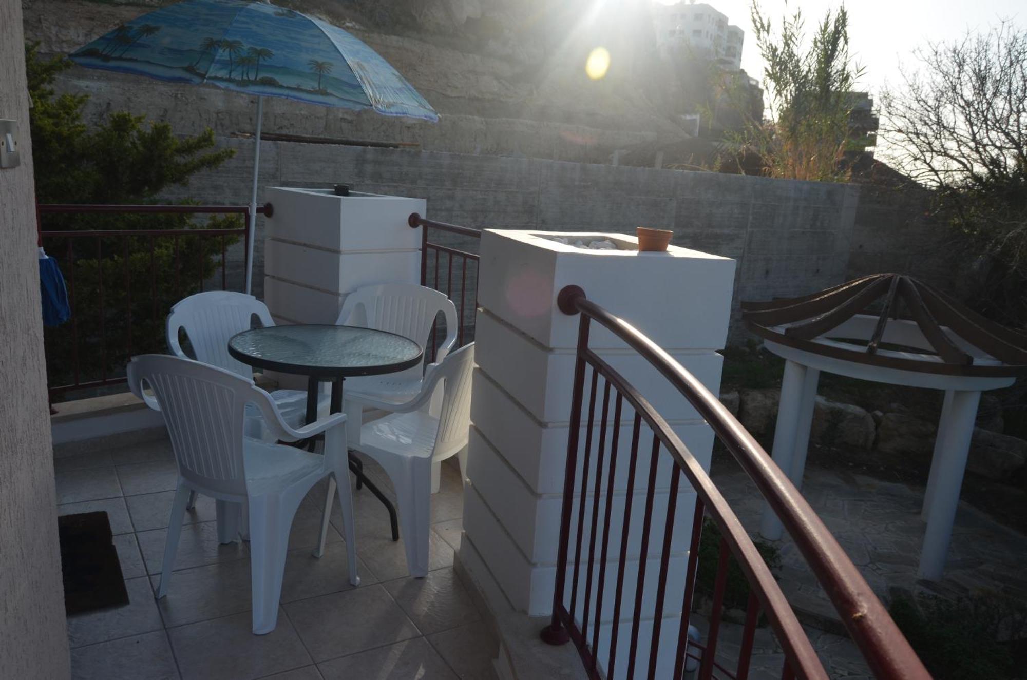 Mia's Cove Apartment