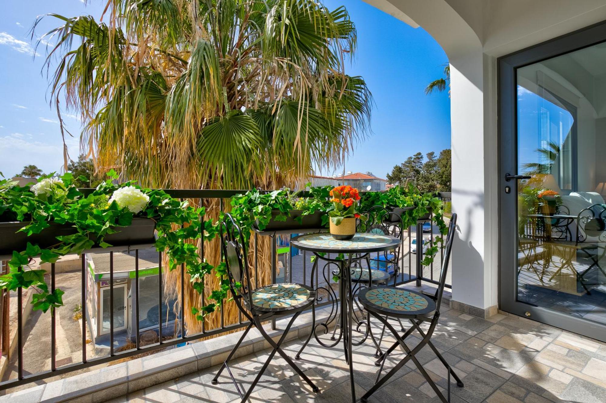 Dreamy 2 Bed By The Sea
