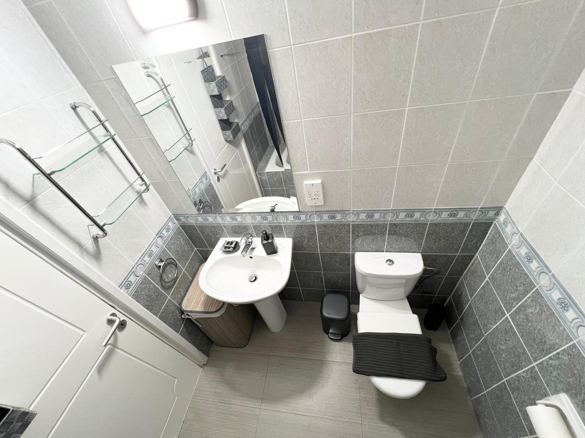 212 Apartment, A 2-bedroom Escape *