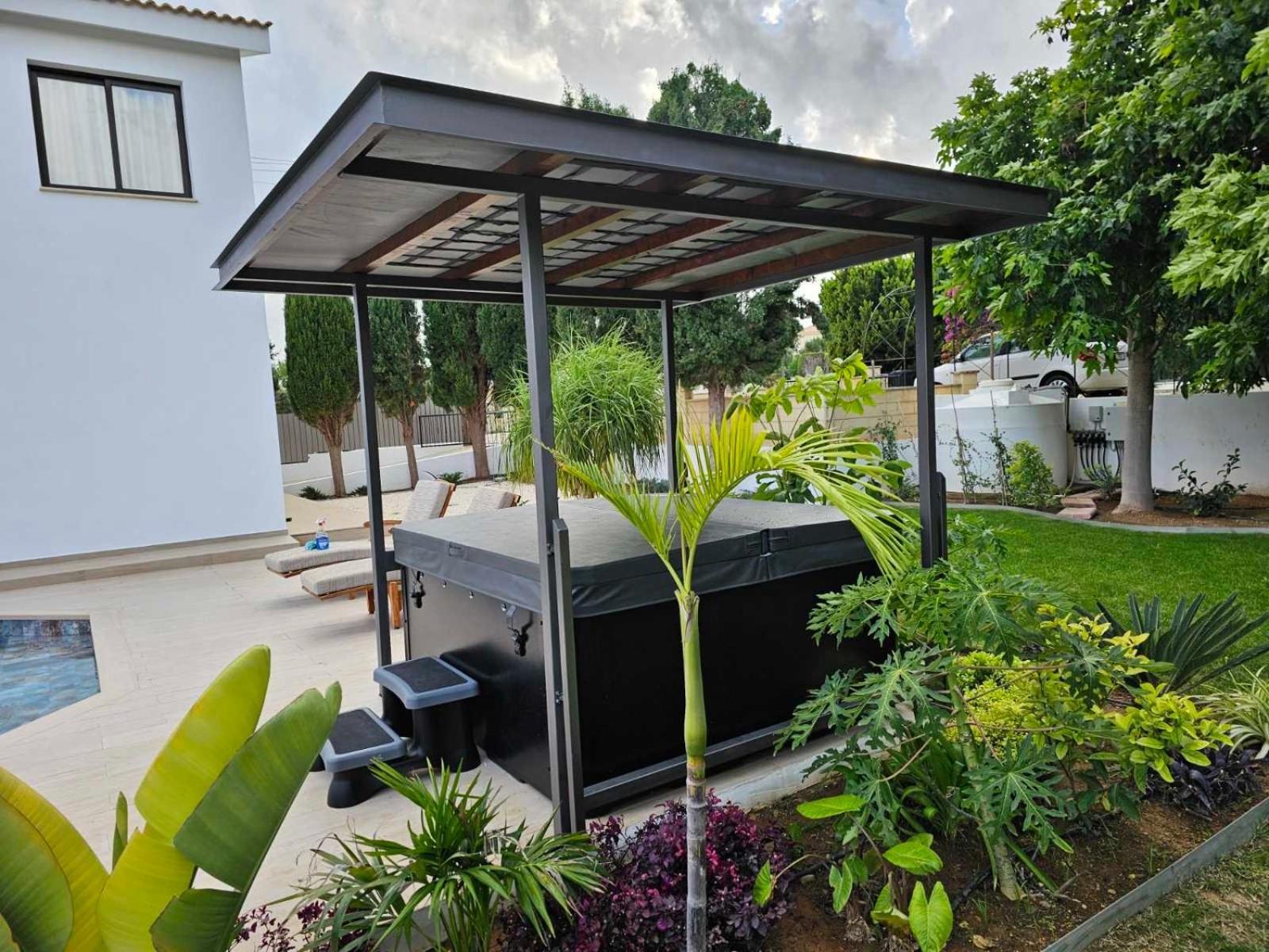 Sunny Paradise Luxury With Pool & Hot Tub Villa Paphos