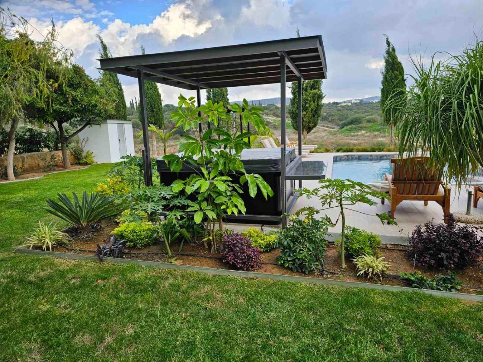 Sunny Paradise Luxury With Pool & Hot Tub Villa