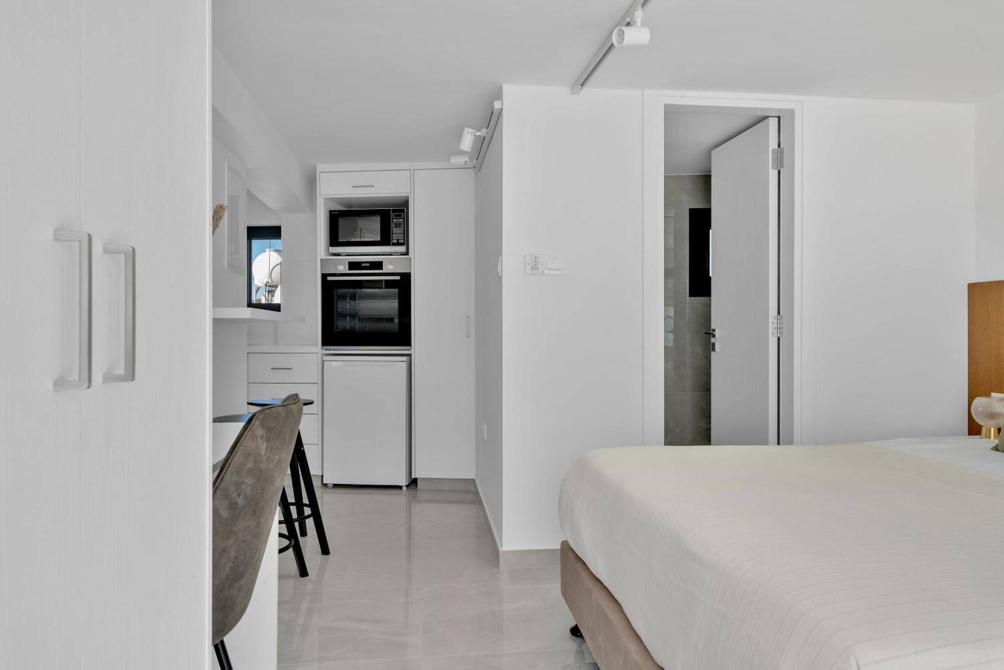 Phaedrus Living Alkminis Seaview Litore Apartment
