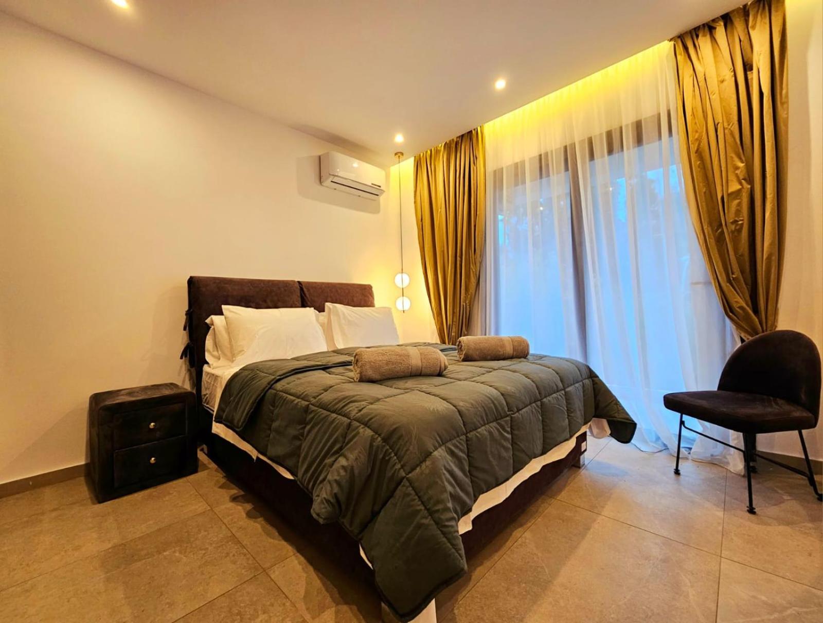2 Bedrooms Apartment