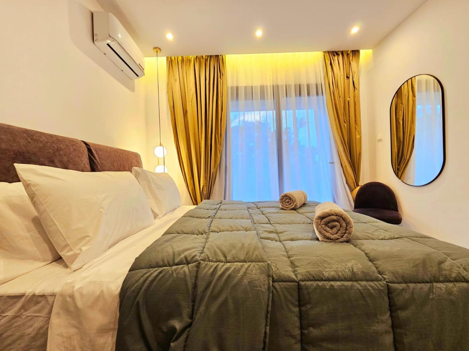 2 Bedrooms Apartment *