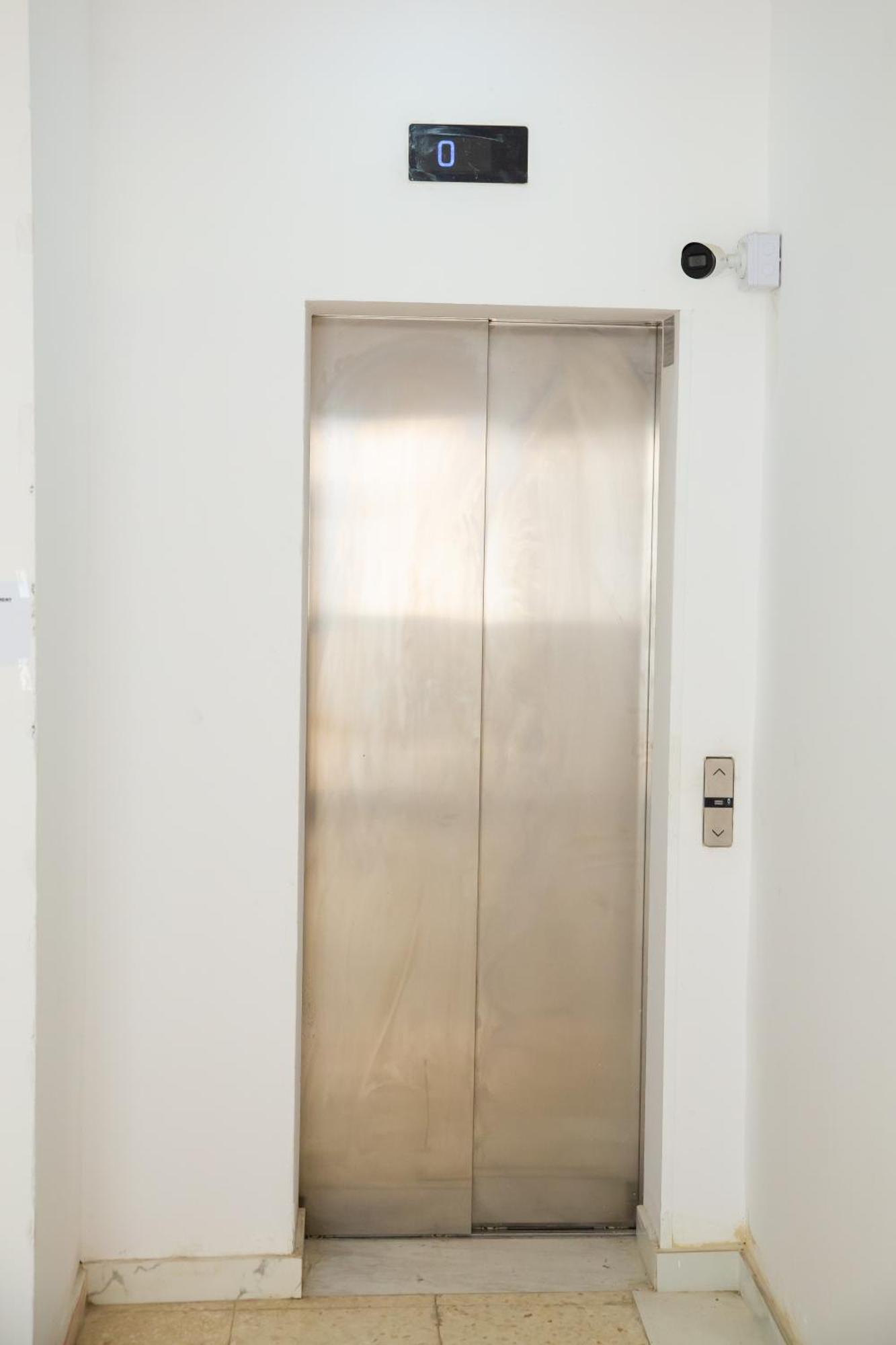 Modern 2bd Near Mall- Internet 1gbps