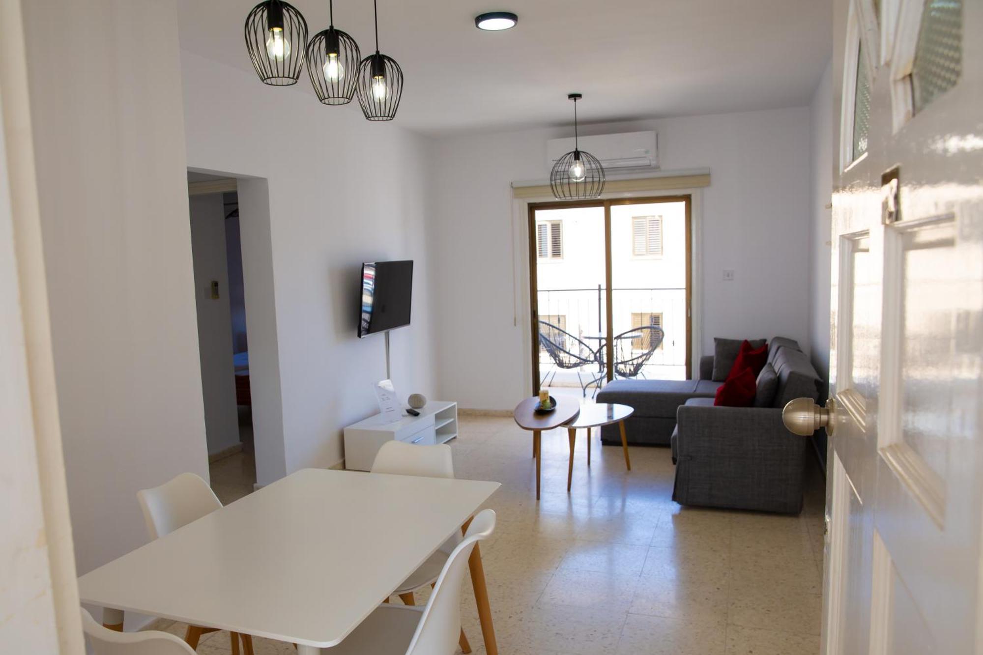 Modern 2bd Near Mall- Internet 1gbps Apartment Paphos