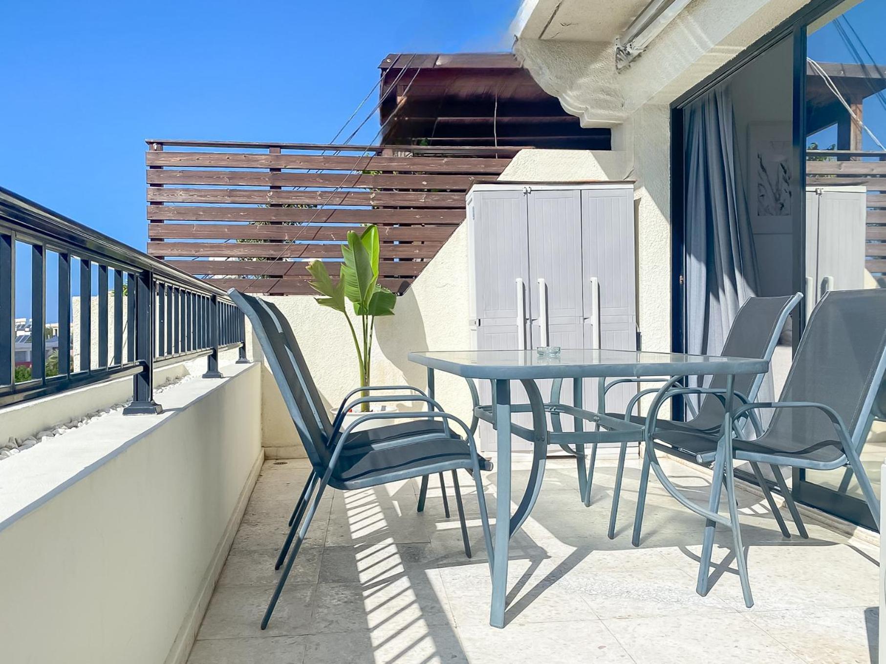 Phaedrus Living: Byzantium Modern Flat Apartment