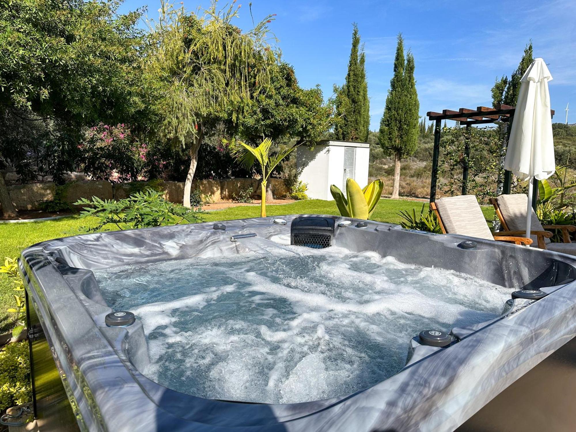 Villa Sunny Paradise Luxury With Pool & Hot Tub