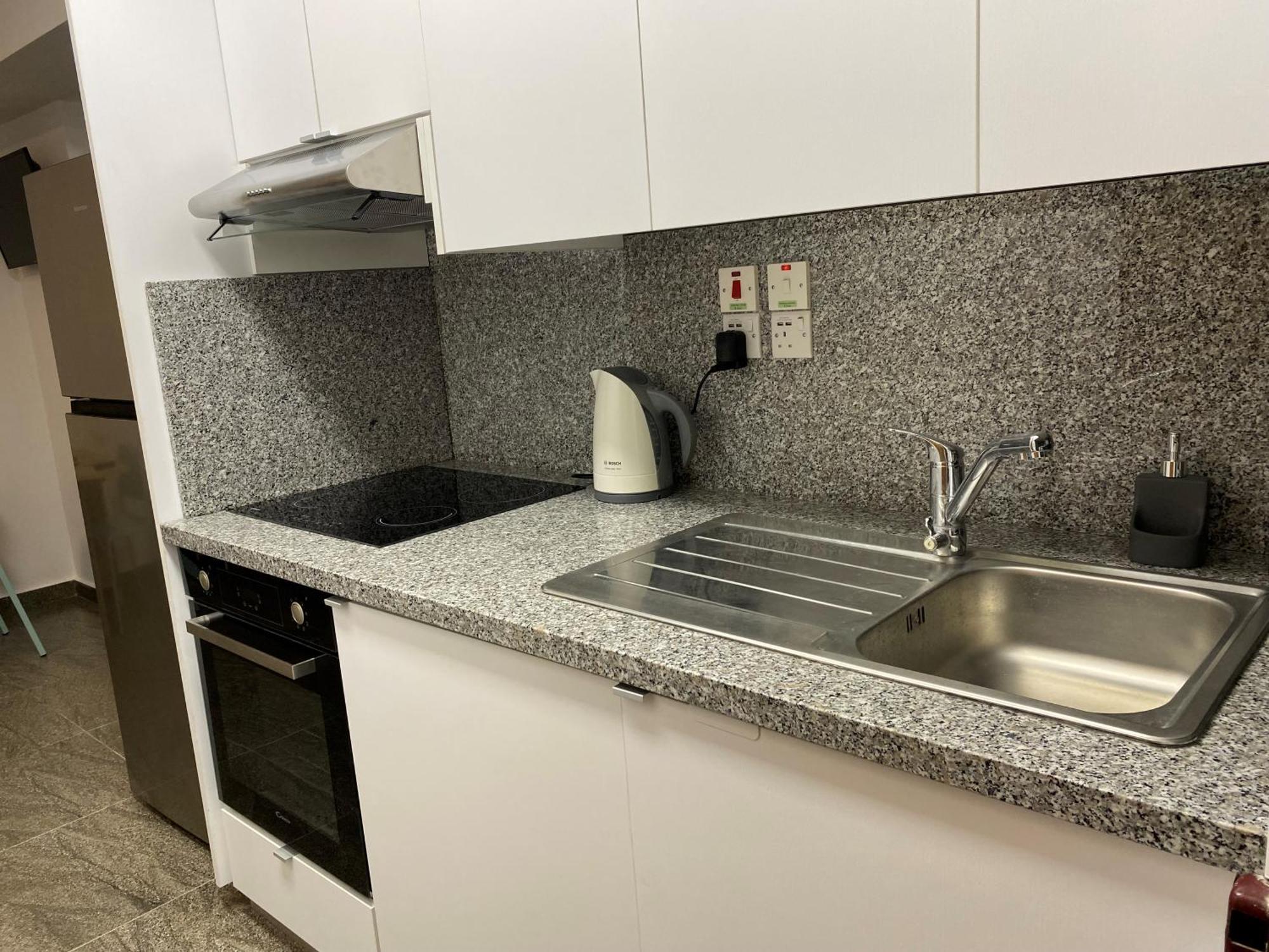 Ev Zin - Modern, Cozy, 1 Bed, Pool, 2 Balconies, A105 Apartment